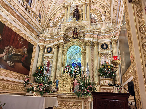 Procesión de los faroles, bajo lluvia, pero llena de fe