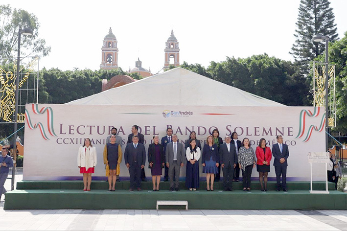 Devela Mundo Tlatehui bando solemne de fiestas patrias