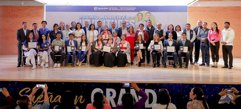 Galardona Mundo Tlatehui a las y los ganadores del Premio Municipal de las Juventudes