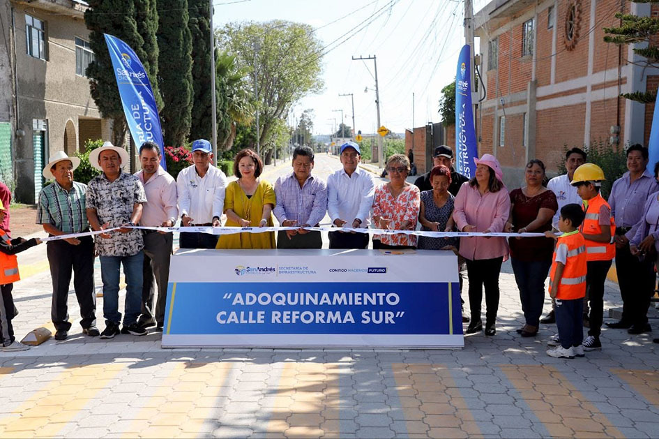 Reforma Sur de Tonantzintla, entregó adoquina Mundo Tlatehui