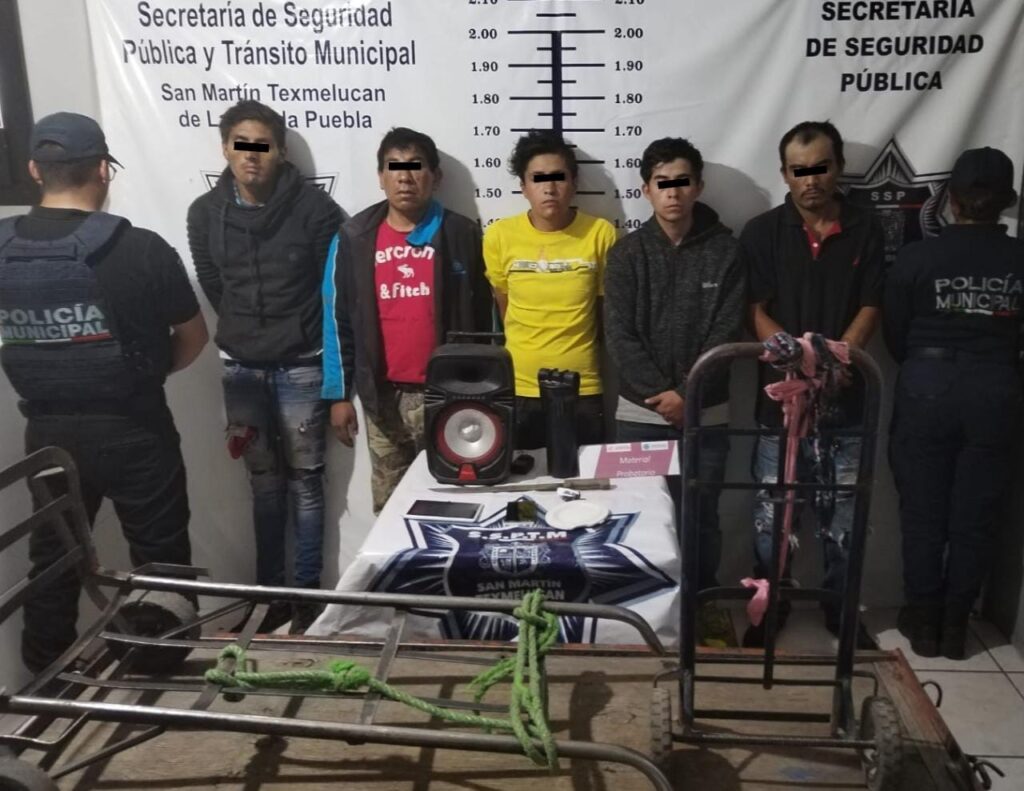 Detienen a 5 ladronzuelos mediante llamada anónima  * Uno de ellos estaba libre por orden de juez de control