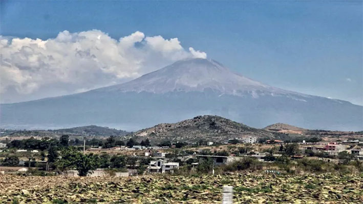 Popocatépetl lanza ceniza a Puebla y Morelos tras 355 exhalaciones y 2.5 horas de tremor
