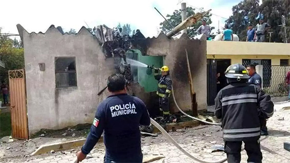 Cae avioneta, 3 muertos