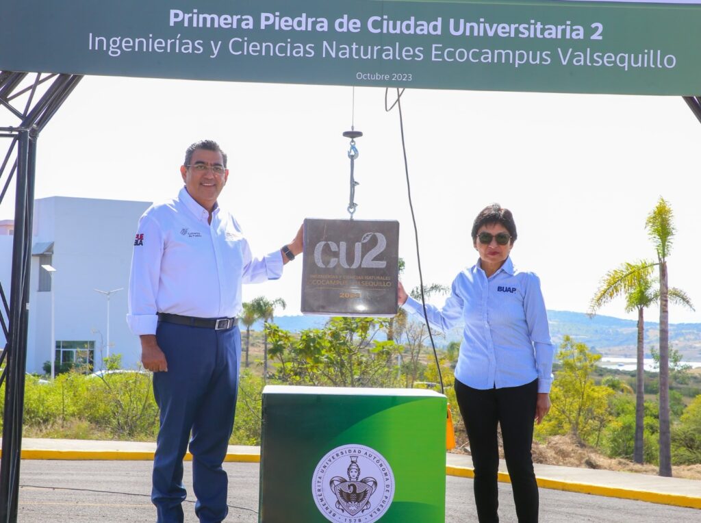 Garantizan gobierno estatal y BUAP futuro educativo de jóvenes