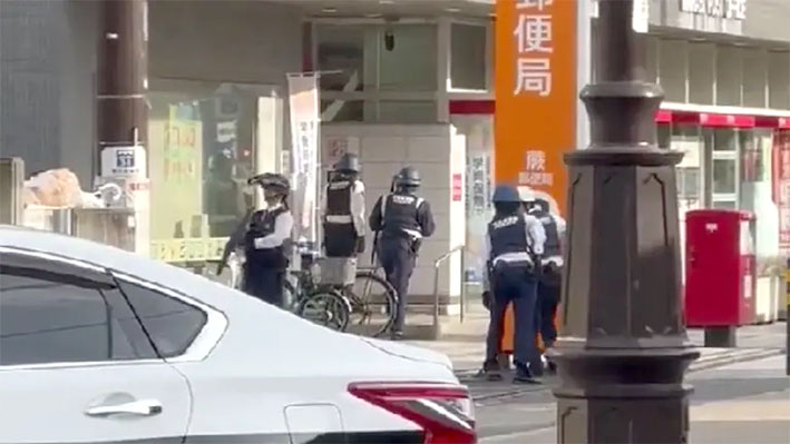 Tiroteo en hospital de Japón deja dos heridos; agresor se atrinchera en oficina de correos