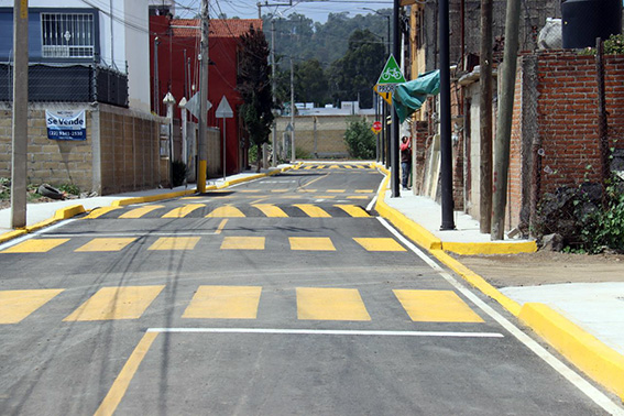Pavimentada la 21 Poniente, la entregó Paola Angon