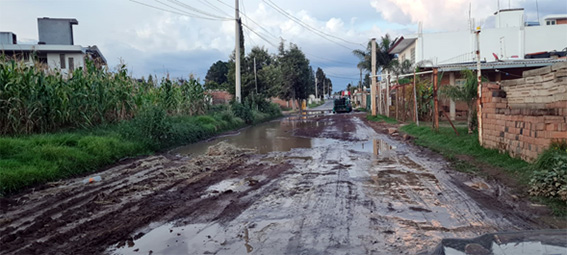 Reclaman vecinos de Tlautla mal estado de la calle 7 Sur