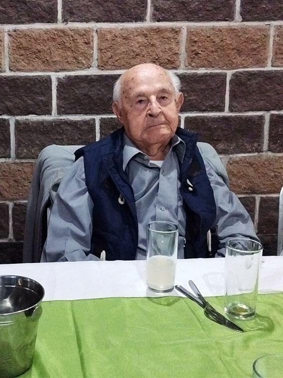 Rodeado de familiares y amigos Jorge Limón, festeja sus 95 años