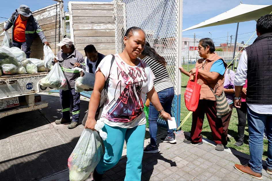 Con «Nutriendo tu Economía» Mundo Tlatehui, entrega 250 despensas