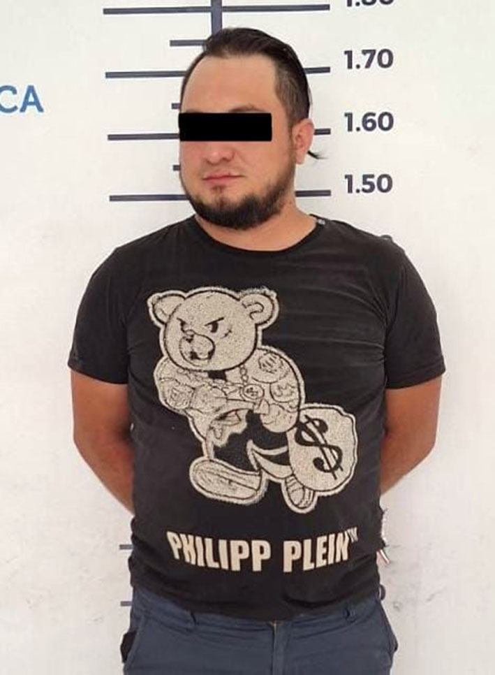 Recupera policía municipal vehículo con reporte de robo; hay un detenido