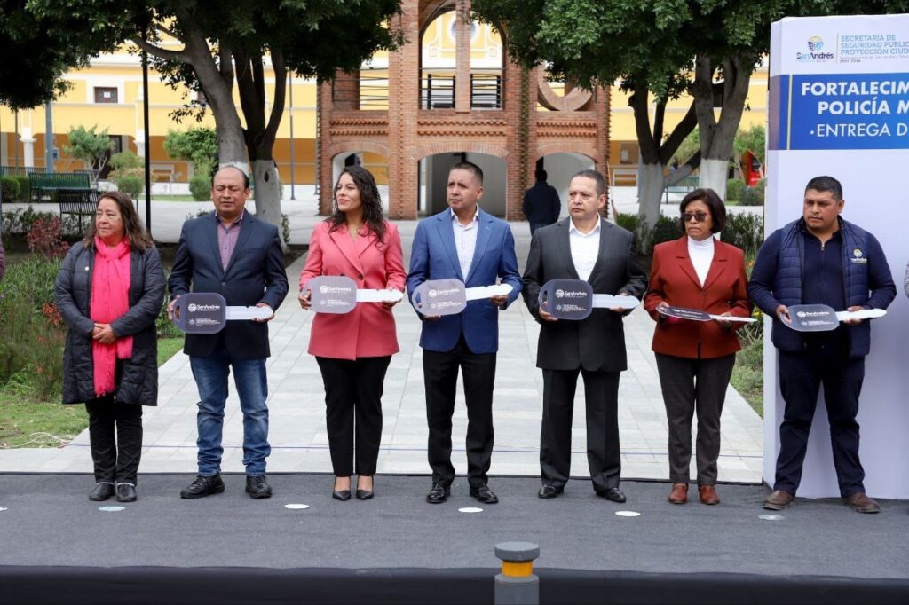 Fortalece Mundo Tlatehui a la policía municipal con seis nuevas patrullas