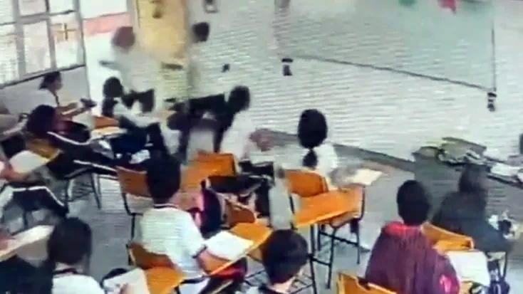 Alumno de secundaria apuñala a maestra en pleno de salón de clases en Coahuila