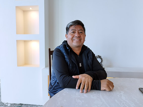 Disfrutemos del vaniloquio, tradición moderna: Alejandro Cuaxiloa