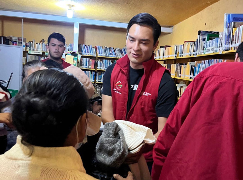 Red de Jóvenes X México, entregó ropa abrigable
