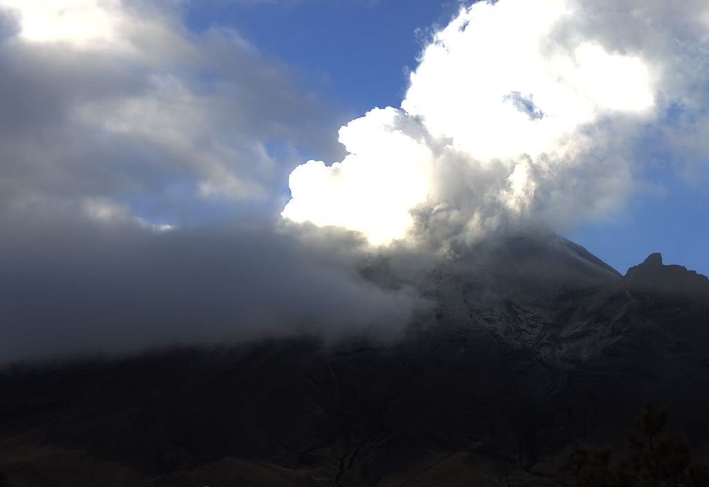 Popocatépetl registra casi 14 horas de tremor