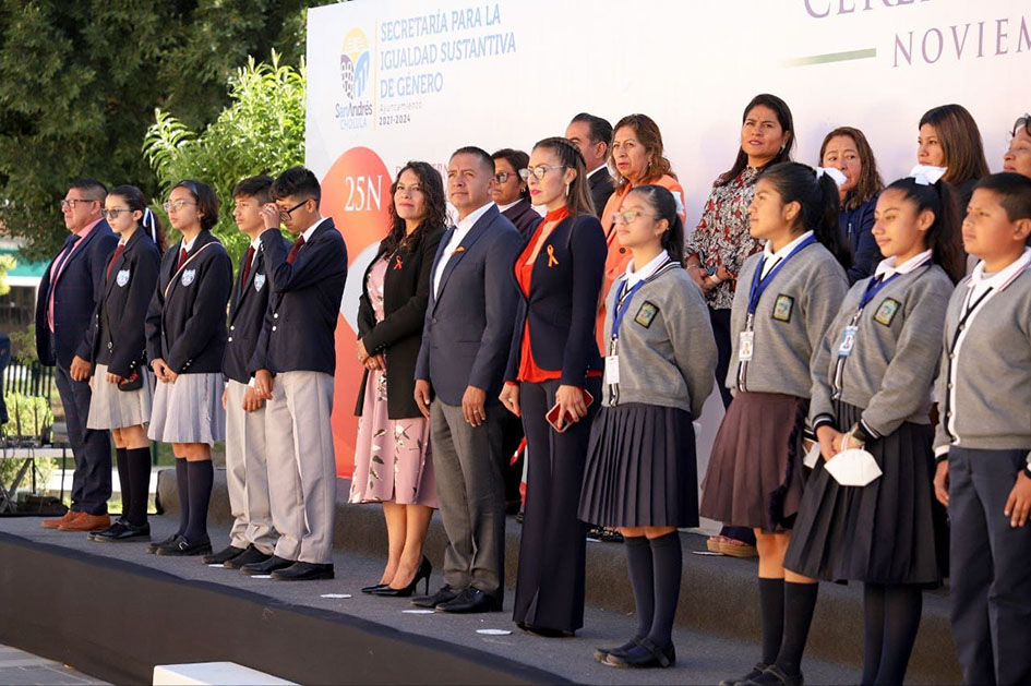 Encabeza Mundo Tlatehui ceremonia cívica correspondiente el mes de noviembre