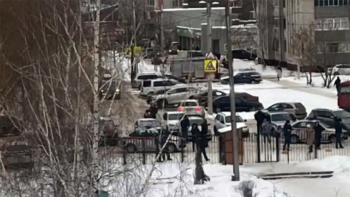 Una estudiante inicia tiroteo en escuela de Rusia y deja al menos dos muertos