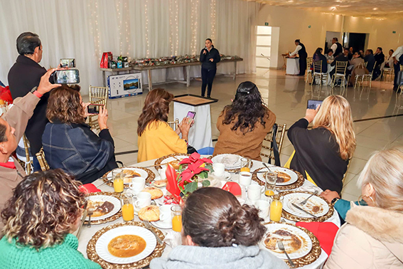 Convivio navideño con medios de comunicación