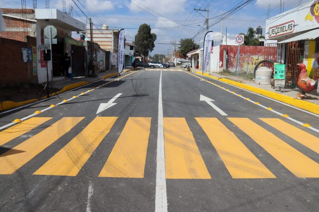 En Tepontla Paola Angon entrega la calle Vicente Guerrero pavimentada