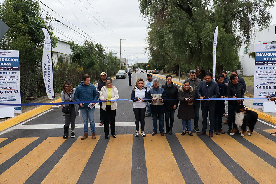 Paola Angon responde a peticiones con la pavimentación de la 38 Oriente