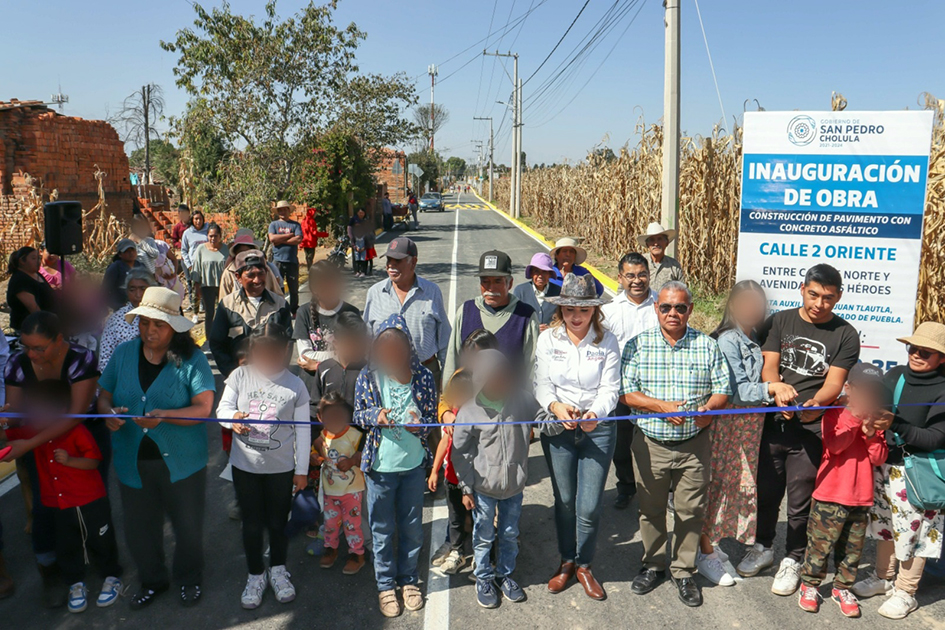 Responde Paola Angon a familias de Tlautla con la pavimentación de la calle 2 Oriente