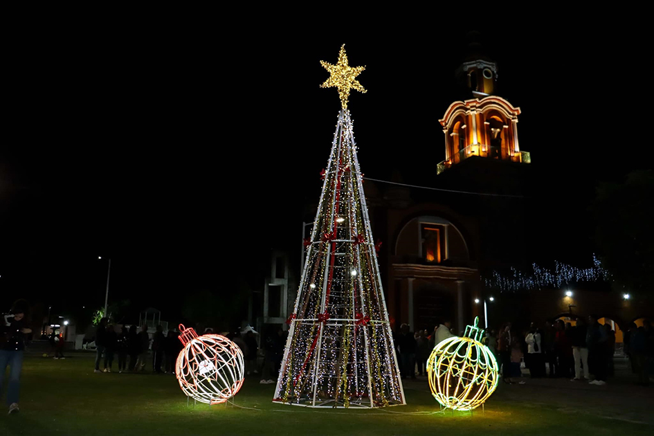 San Pablo Tecamac, encendió su árbol navideño