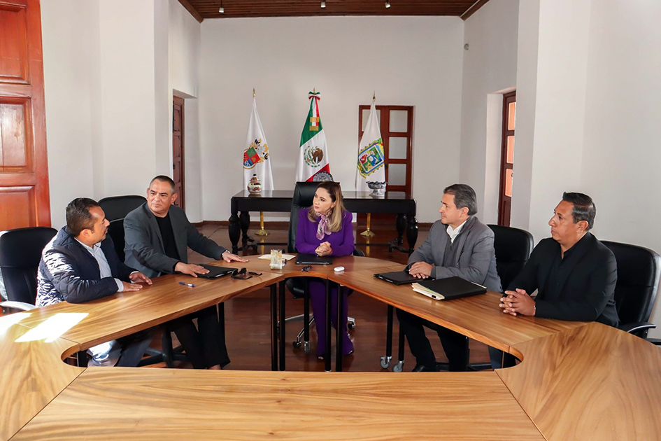 Signan convenio Ayuntamiento y EUDEOP, para tener becas