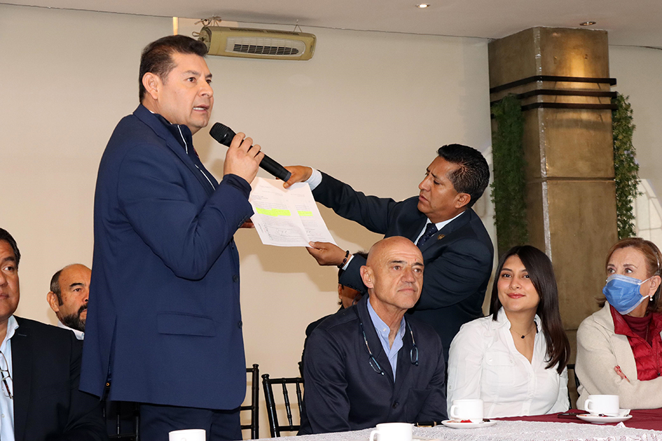 Fortalecer equipos es incorporar talentos en beneficio de los poblanos: Armenta