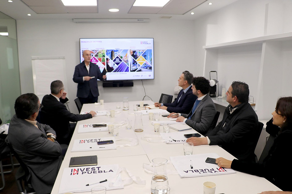 En España, gobierno de Sergio Salomón promociona a Puebla como destino de inversión