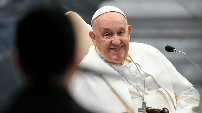 Papa Francisco: Bendición a parejas del mismo sexo va a las personas, no al pecado