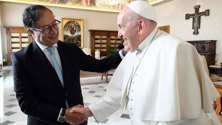 Petro Propone al Papa Francisco ronda de negociaciones con el ELN en el Vaticano