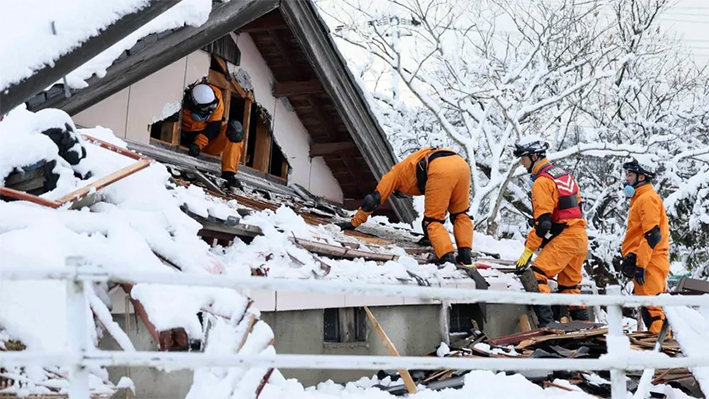 Saldo de terremoto en Japón alcanza 168 muertos y más de 300 desaparecidos