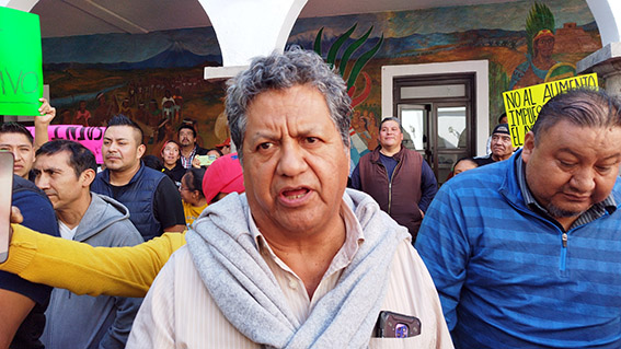 Comerciantes del Cosme del Razo, en huelga de pagos