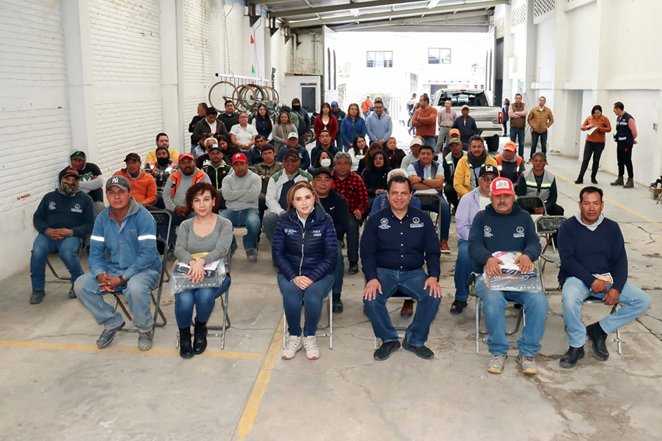 Personal de SOSAPACH recibe uniformes nuevos