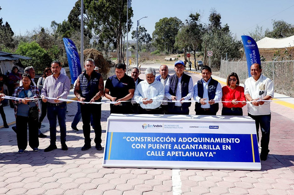 Entrega Mundo Tlatehui obra en Cacalotepec