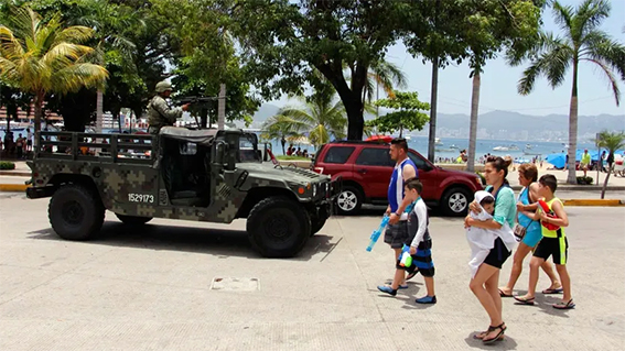 Balacera en playa del hotel Emporio de Acapulco deja un muerto y tres heridos