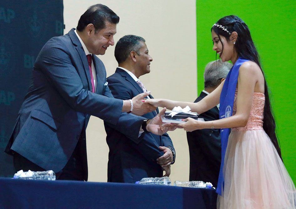 El futuro de Puebla está en las juventudes con conciencia crítica: Armenta