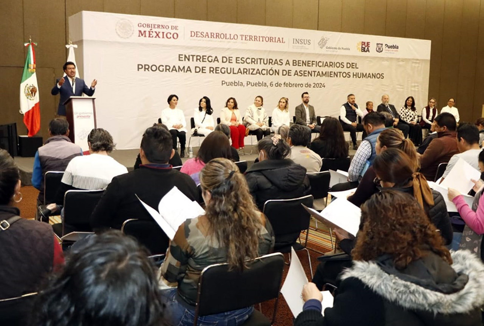 Otorga gobierno estatal certeza jurídica a más de 700 familias poblanas