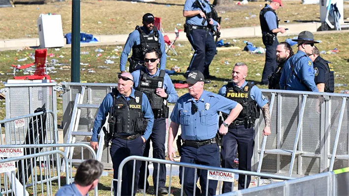 Biden llama a prohibir las armas de fuego tras tiroteo en desfile de Kansas City Chiefs