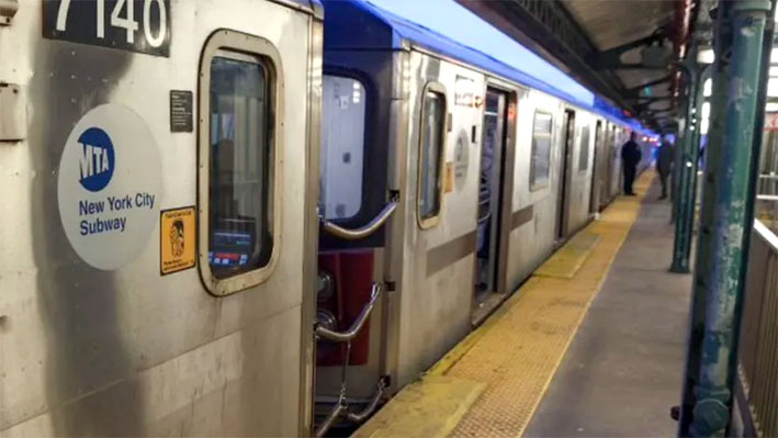 Muere mexicano en tiroteo en metro de Nueva York