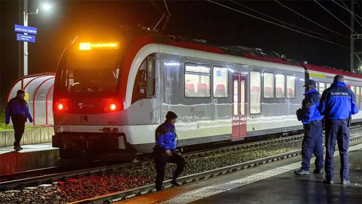 Policía mata a hombre armado con machete; secuestró a 15 personas en Suiza