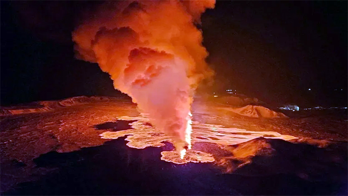 Un volcán entra en erupción en península de Reykjanes, Islandia