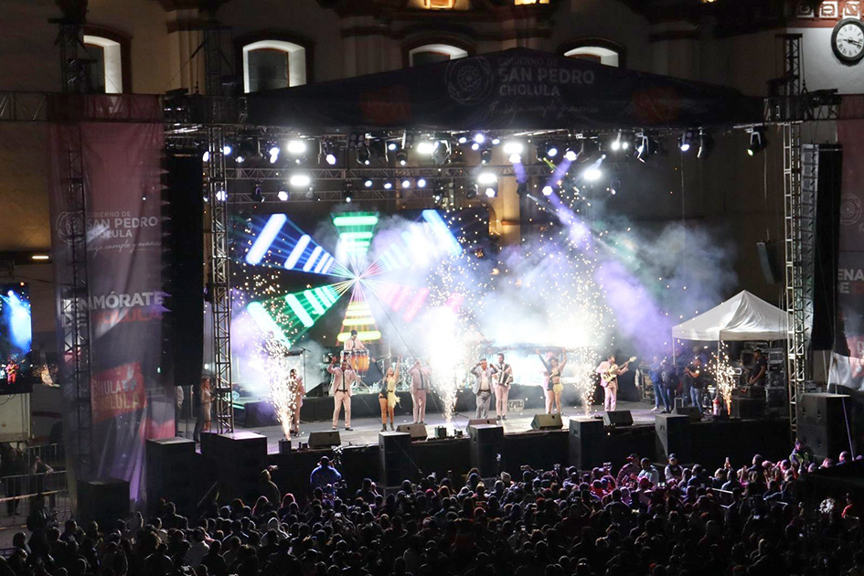 Celebran el amor familias cholultecas con “Rayito Colombiano”