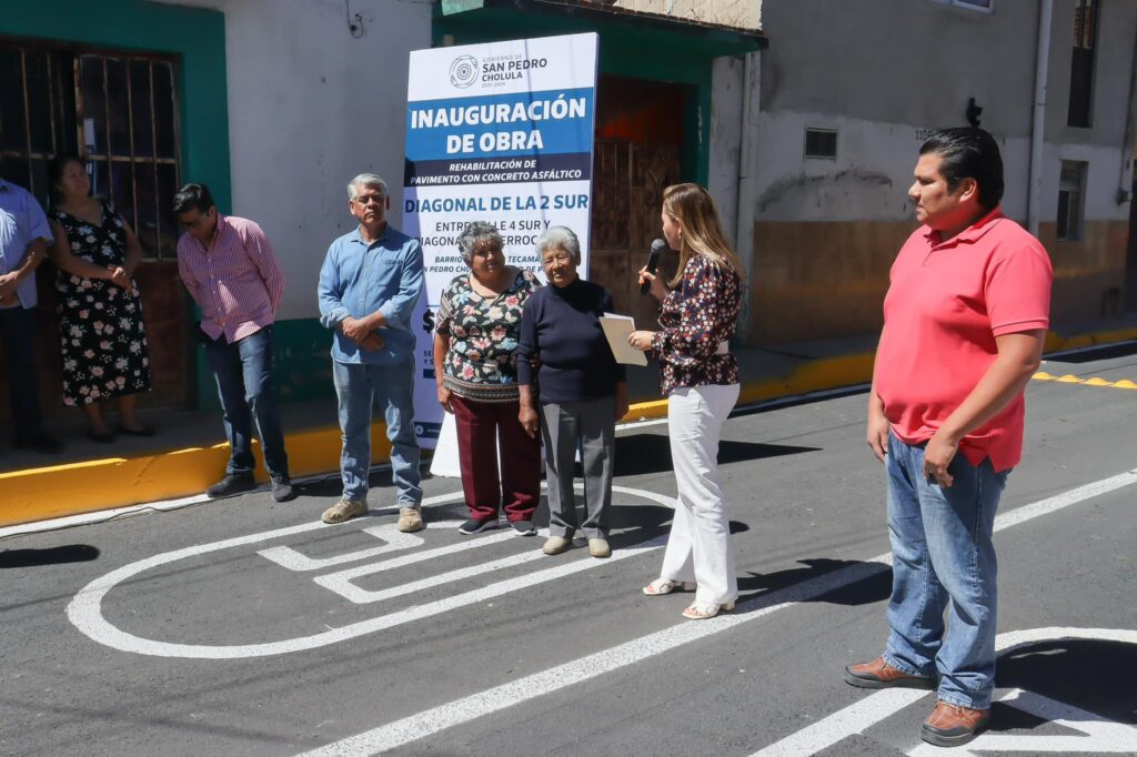 Entregó Paola Angon, la 2 Sur pavimentada
