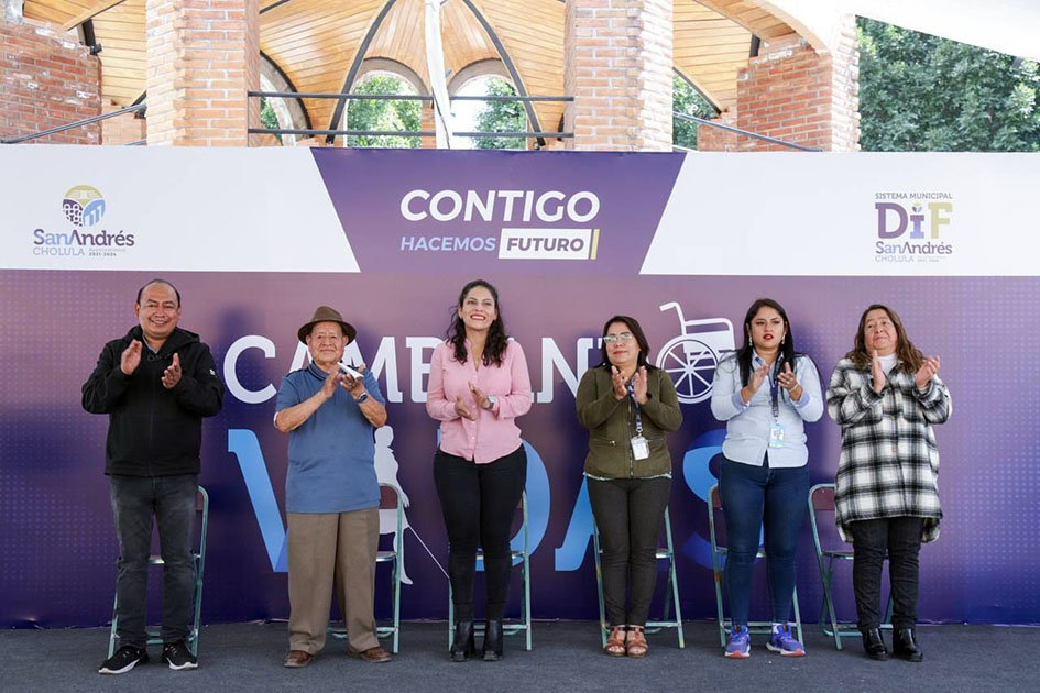 Lupita Cuautle encabeza la entrega del programa “Cambiando Vidas”