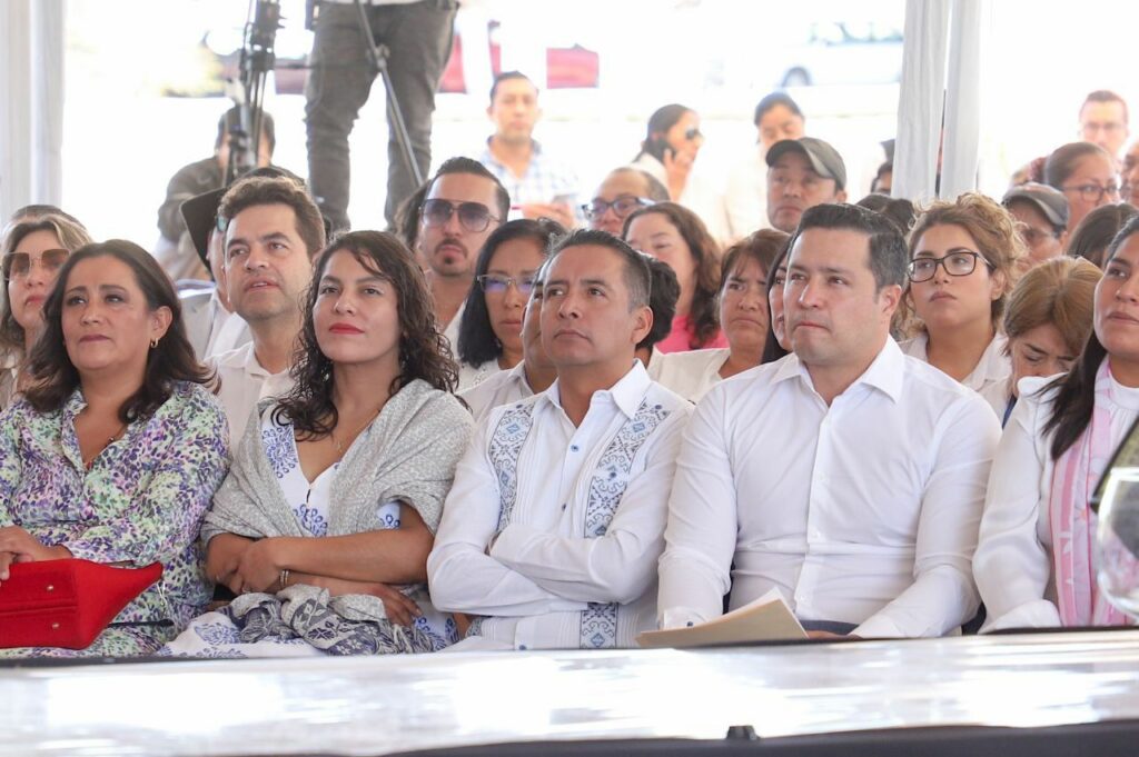 Trabajemos en equipo: Mundo Tlatehui