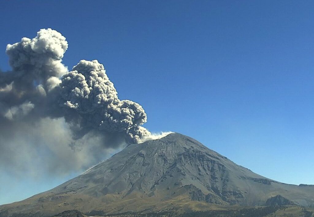 Actividad volcánica con 43 exhalaciones