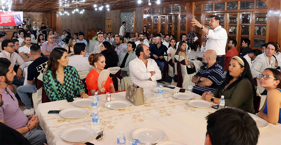 Dialoga Armenta con jóvenes empresarios poblanos sobre el futuro de Puebla