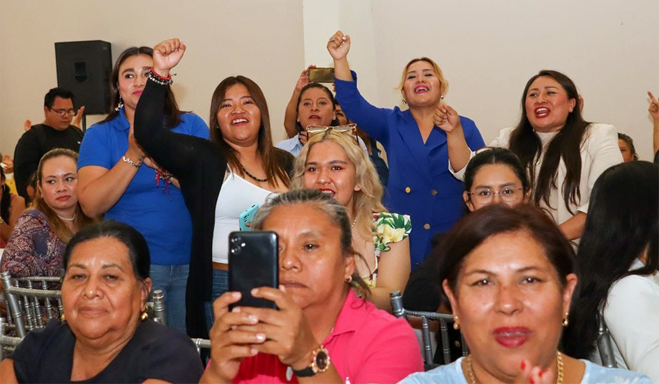 Revela Lalo Rivera a mujeres en Tehuacán que encuestas reportan una tendencia favorable