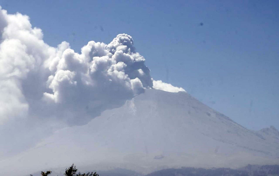 Sostiene SEGOB encuentro con habitantes de Xalitzintla para evitar ascenso al Popocatépetl